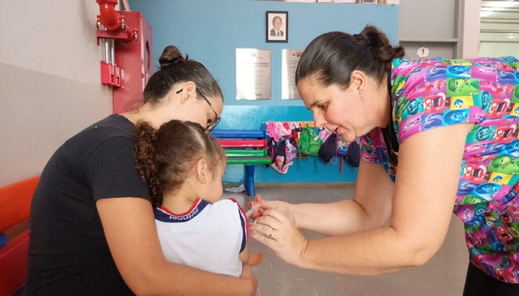 Gripe: vacinação nas escolas segue até o fim de maio