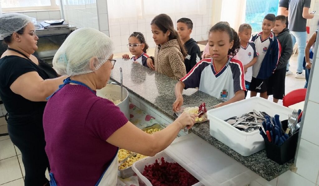 Prefeitura normaliza merenda escolar da rede municipal de ensino